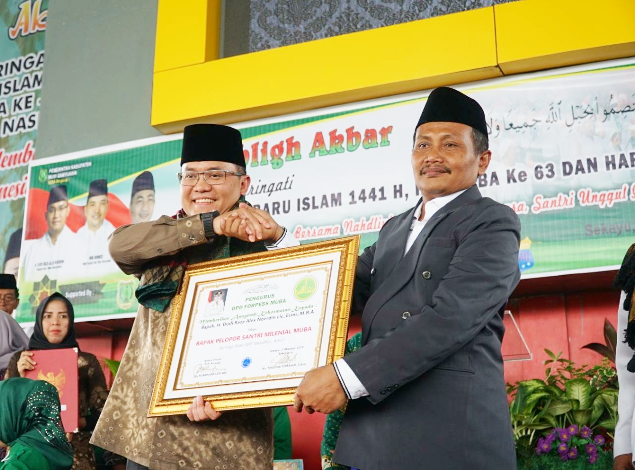 Bupati Dodi Reza Hadiahi Santri dan PCNU Muba