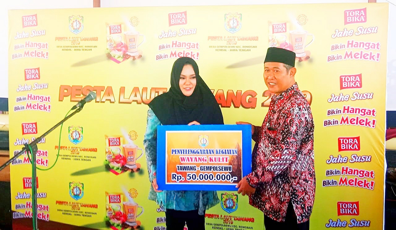 Bupati Kendal Ikut Meriahkan Pesta Laut Desa Gempolsewu