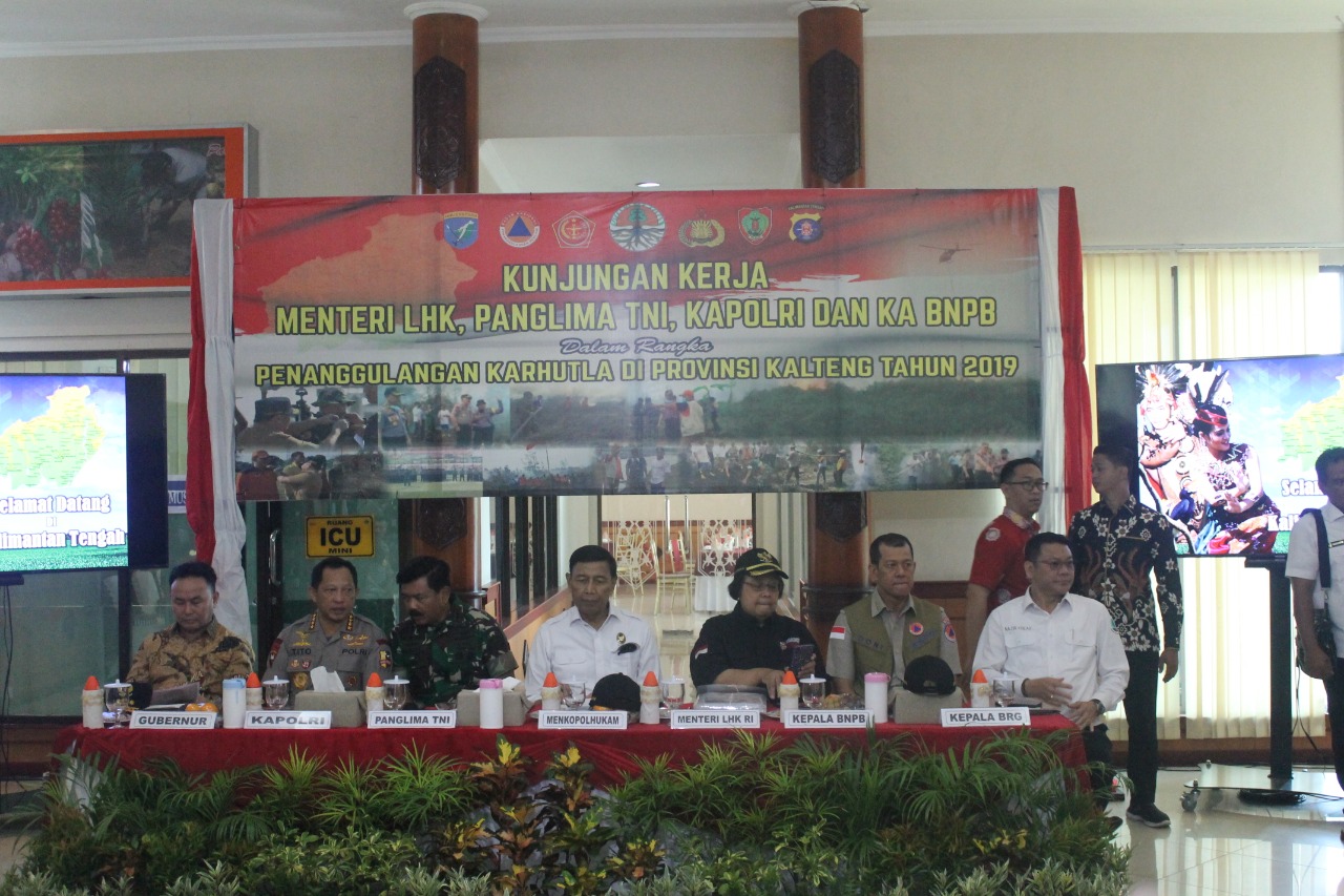  Menko Polhukam Wiranto, Mengapresiasi Penanganan Kebakaran Hutan dan Lahan  di Kalimantan Tengah