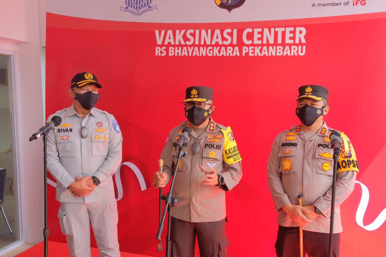 Kakorlantas Polri Bersama Kapolda Dan Dirut Jasa Raharja Tinjau Vaksin Center RS Bhayangkara, Irjen Pol Istiono: Polda Riau Bagus Luar Biasa