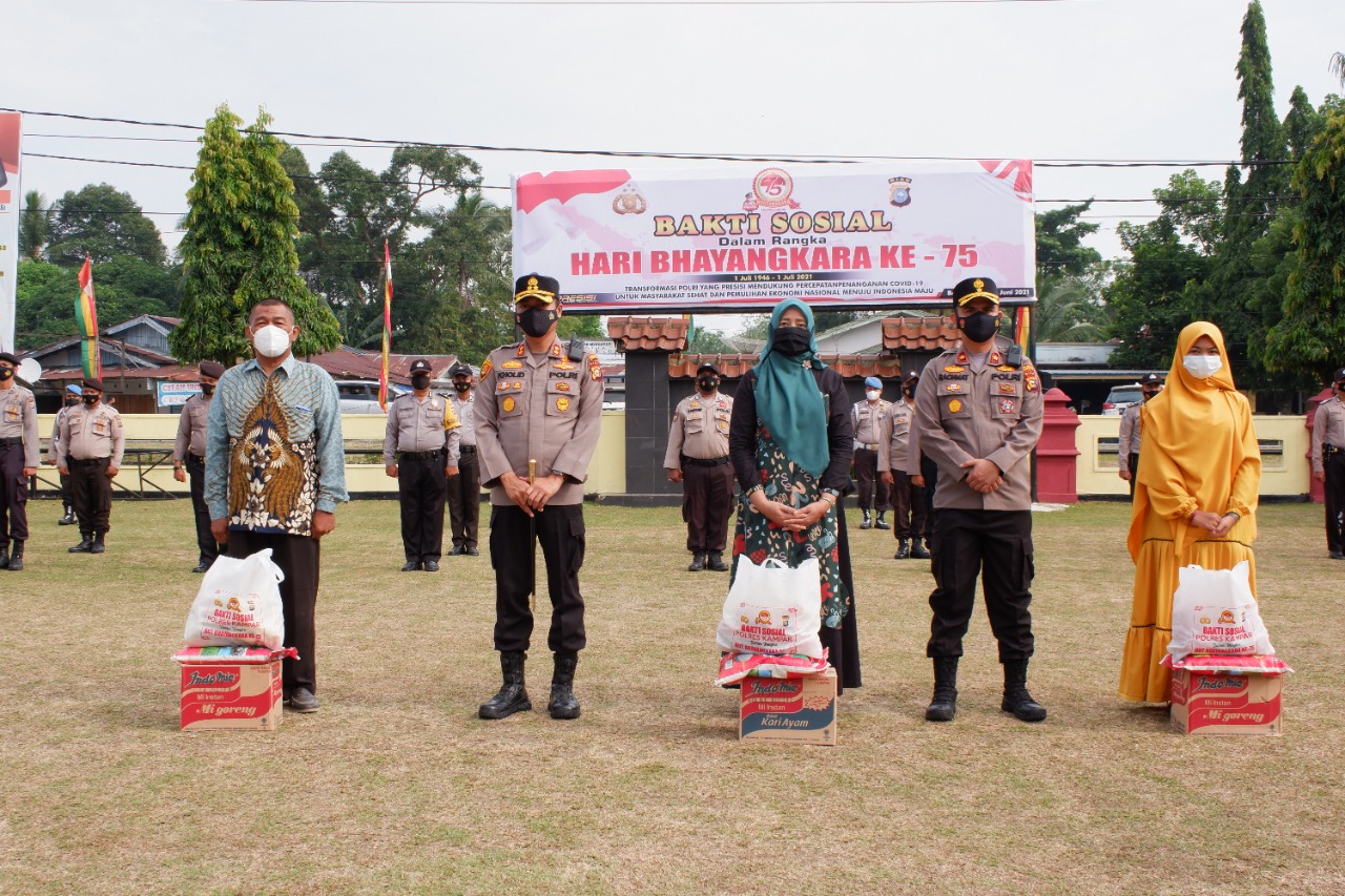 Peringati Hari Bhayangkara Ke-75, Polres Kampar Gelar Baksos Serentak Bagikan 1000 Paket Sembako