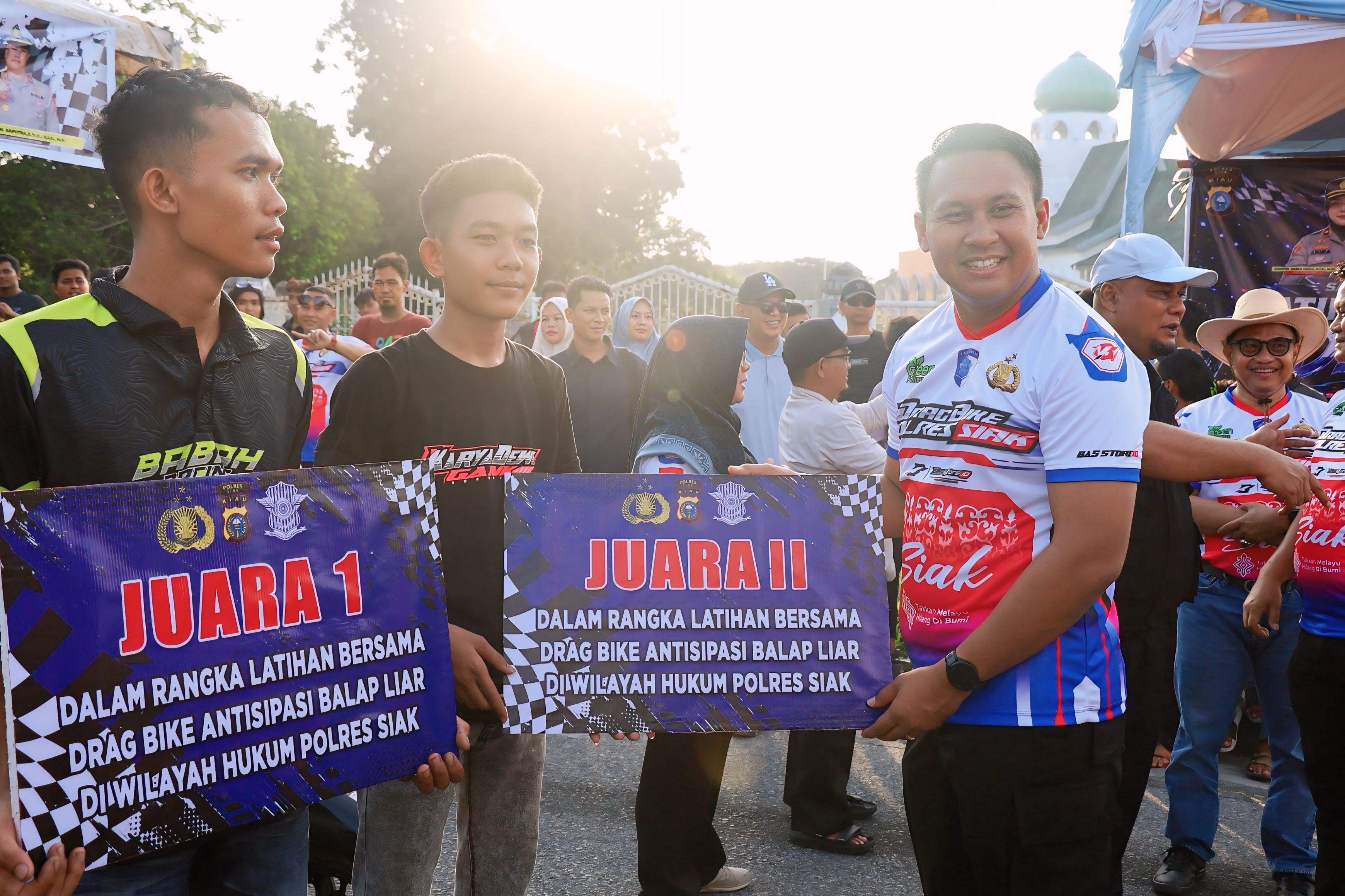 Tekan Aksi Balap Liar, Polres Siak Gelar Latihan Bersama Drag Bike Di Sirkuit Non Permanen Panglima Gimbam