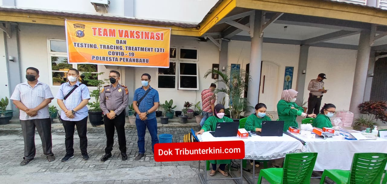 Dukung Percepatan Vaksinasi Covid-19, Dua Polsek Jajaran Polresta Pekanbaru Gelar Vaksinasi Massal di Gereja Santa Maria