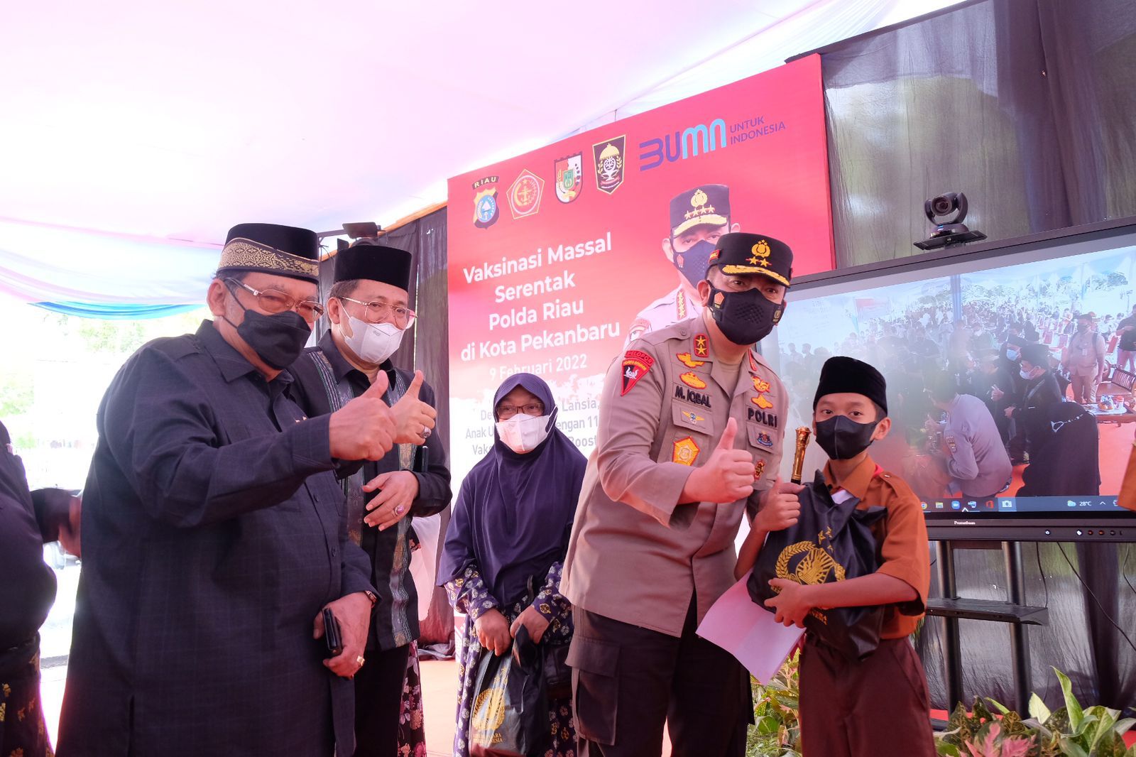 Dipimpin Kapolri Secara Virtual, Kapolda Gelar Vaksinasi Bersama Di Kantor LAM Riau