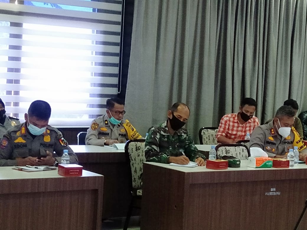 Pasi Ops Kodim 0301/PBR Hadiri Rapat Koordinasi Lintas Sektoral Operasi Lilin Lancang Kuning 2020 Secara Virtual di Polresta Pekanbaru