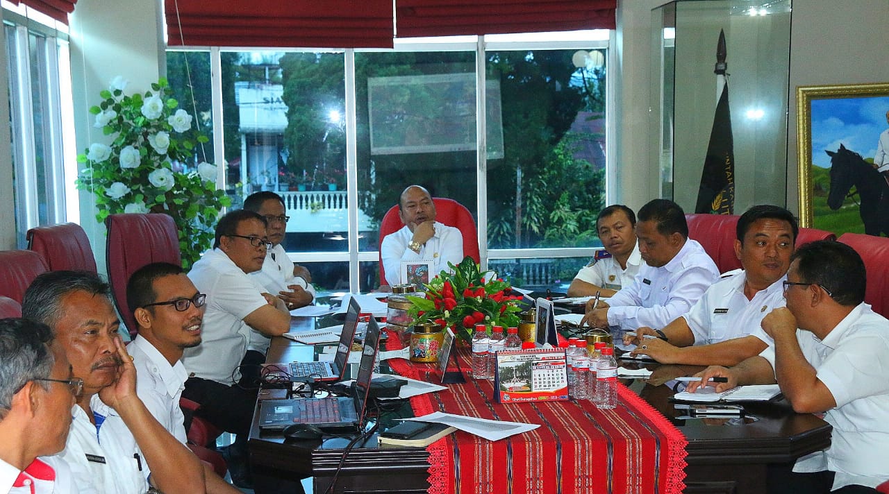 Bupati Taput Pimpin Rapat Pembahasan Rencana Pelaksanaan Pembangunan Jalan Lingkar Siborong - borong