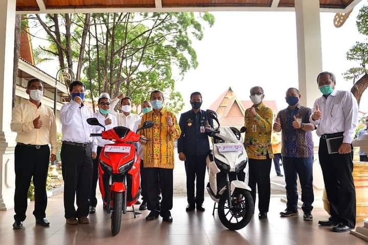 PLN dan Gesits Perkenalkan Sepeda Motor Listrik Buatan Anak Negeri, Gubernur Riau Siap Dukung