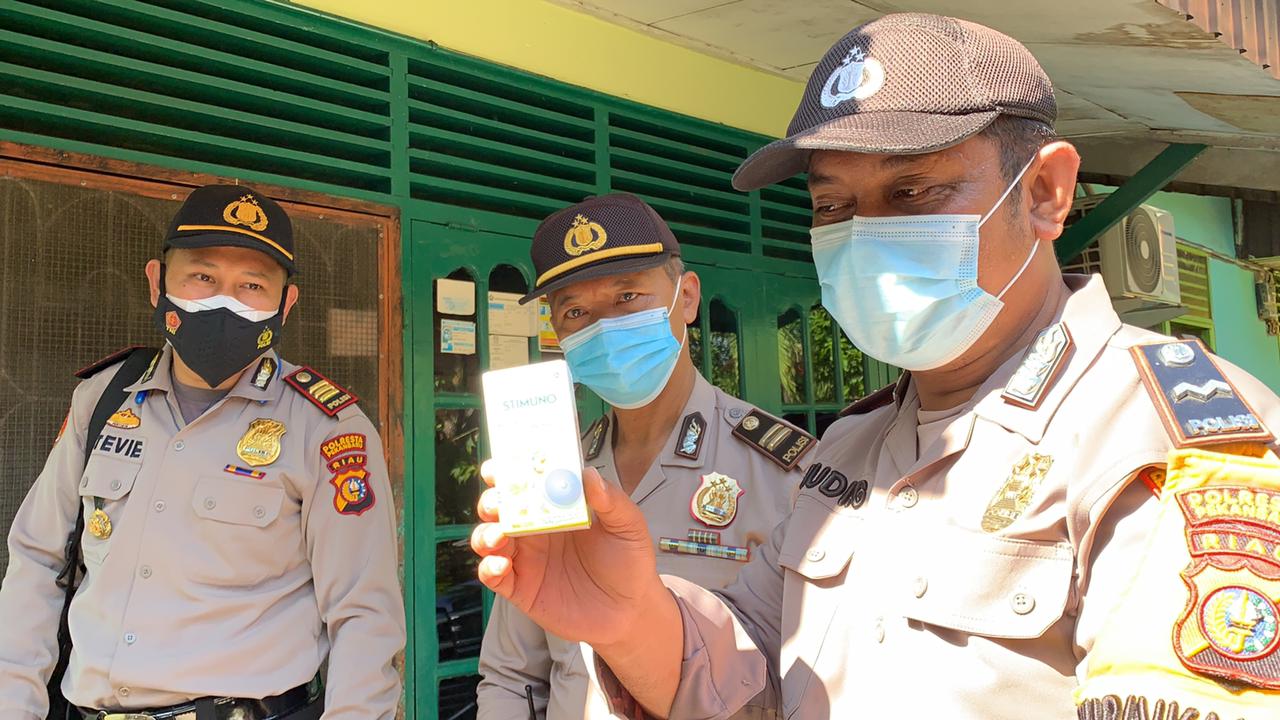 Polsek Limapuluh Peduli Memberikan Vitamin Kepada Personil dan Keluarga Yang Terpapar Covid-19