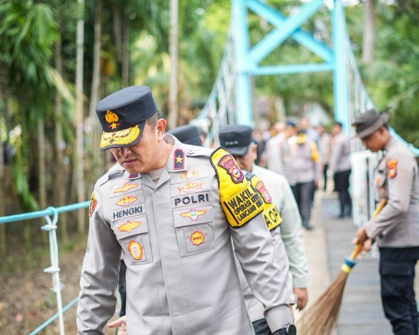 Wakapolda Riau Tinjau Pembangunan Jembatan Gantung Merah Putih Presisi di Kabupaten Rohul
