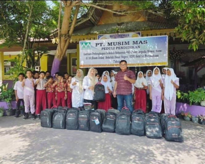 Luar Biasa! PT Musim Mas Salurkan 480 Paket Sekolah, Wujud Nyata Komitmen Mencerdaskan Generasi Pelalawan