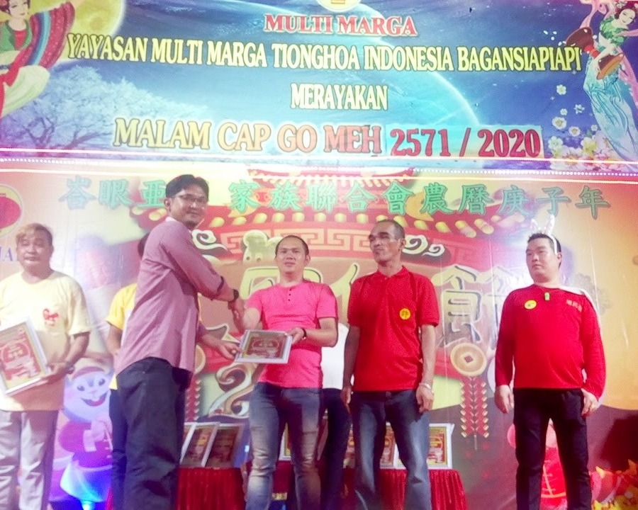 Bupati Rohil Suyatno Lepas Festival Lampion Malam Cap Goh Meh 2571 di Kelenteng Tua Ing Hok king