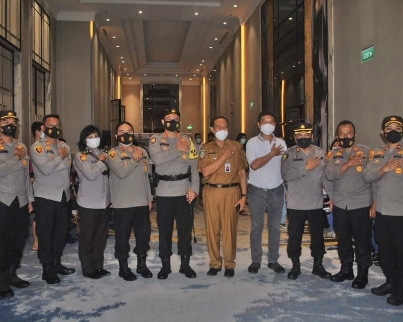 Kapolresta Pekanbaru Dampingi Kapolda Riau Meninjau Kegiatan Gerakan 5000 Vaksinasi Lansia, Dalam Rangka Mendukung Program Strategis Nasional Vaksinasi Covid-19
