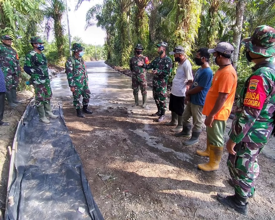 Pasiter Kodim 0301/PBR Menyambut Hangat Kunjungan Kapendam I/BB Di Lokasi TMMD Ke-108