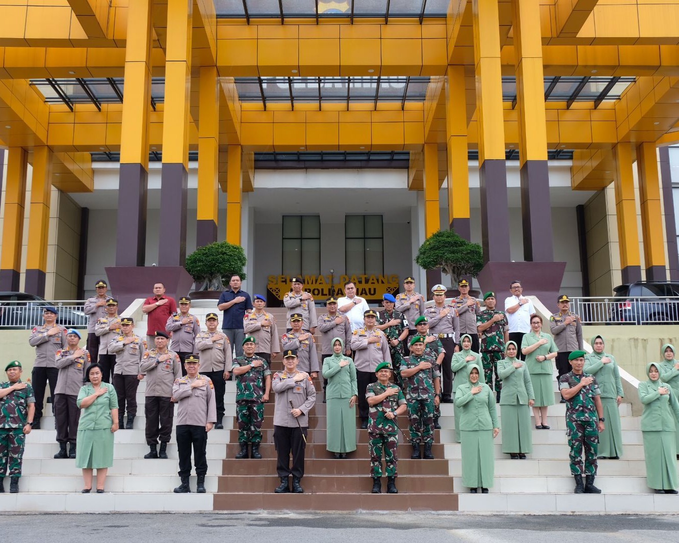 Kunker Ke Mapolda Riau, Pangdam I/BB Sampaikan Apresiasi Jalinan Sinergitas TNI Polri, Kapolda Bangga Di Kunjungi Pangdam