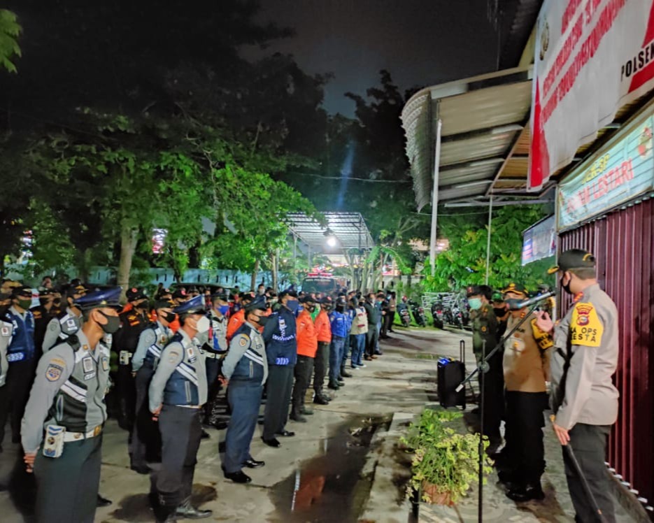 Kapolresta Pekanbaru Pimpin Langsung Kegiatan Pemberlakukan Sosial Berskala Mikro Di Kecamatan Tampan