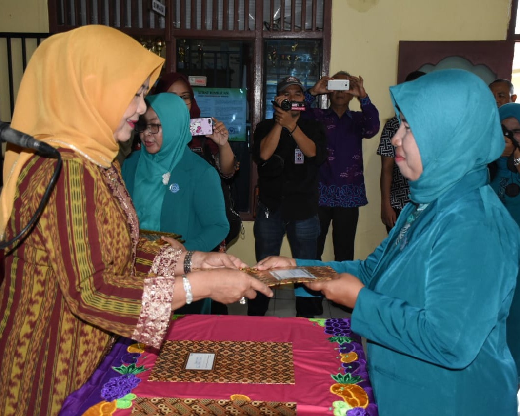 Wakil Ketua Tim PKK Tubaba Melantik Dua Ketua TP-PKK Tingkat Kecamatan
