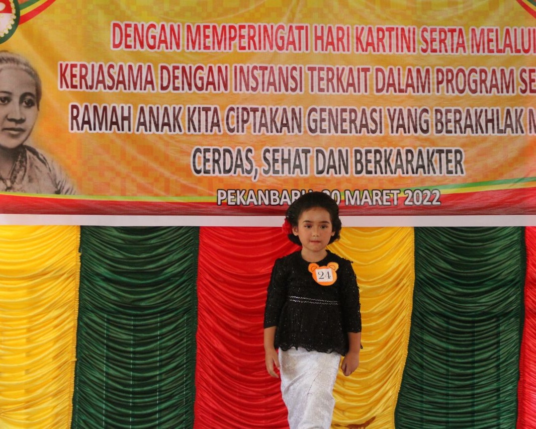 Sakina Balkis Anak Dandim 0301/PBR Meraih Juara 1 Perlombaan Fashion Show Dalam Memperingati Hari Kartini Di TK Pertiwi