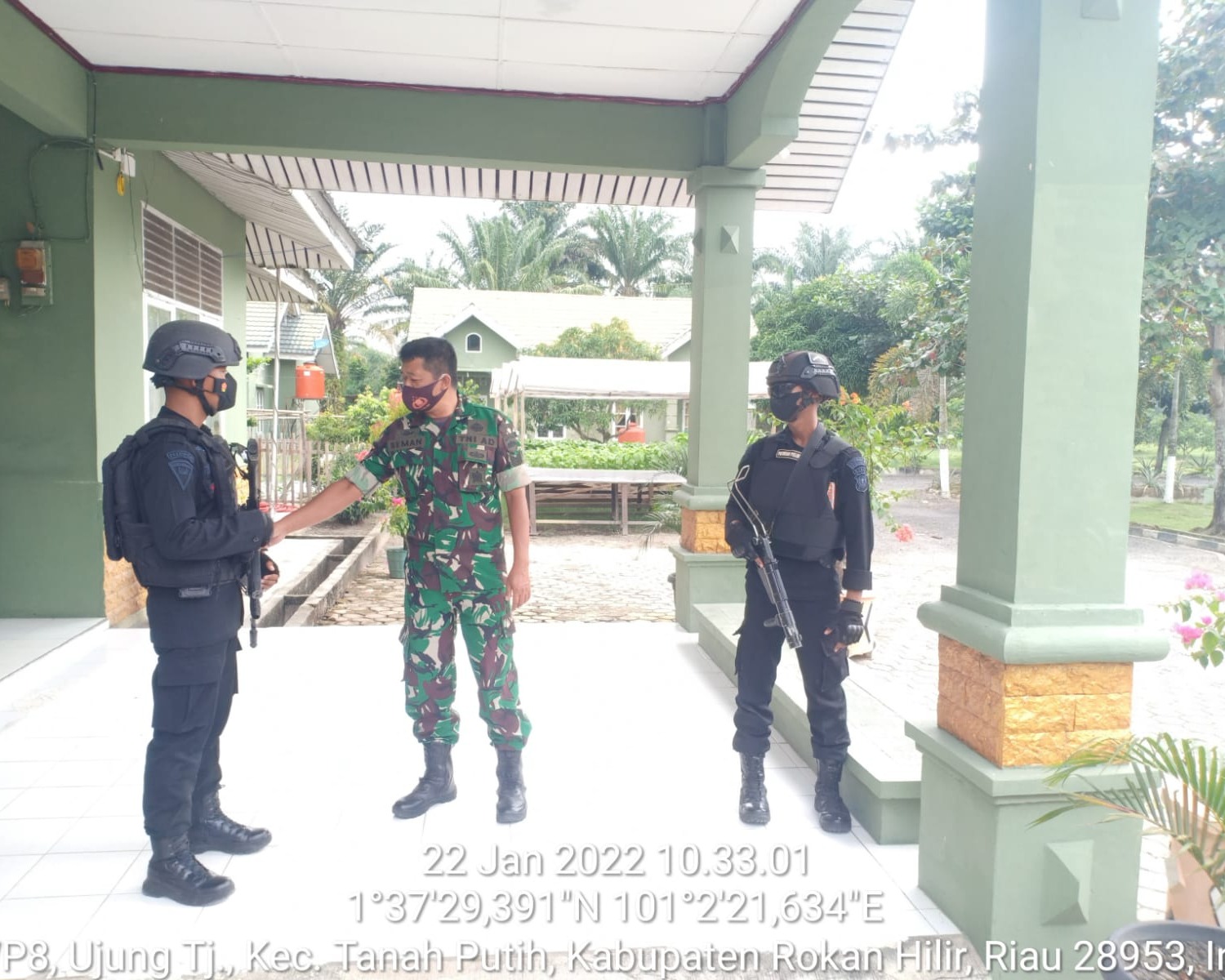 Brimob Yon B Manggala Polda Riau Sambangi Koramil 02/TP Kodim 0321/Rohil