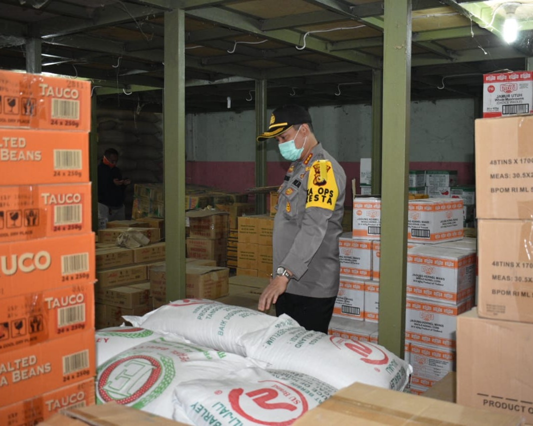 Kapolresta Pekanbaru Lakukan Pengecekan Pergudangan Sembako Ditengah Pandemi Covid-19