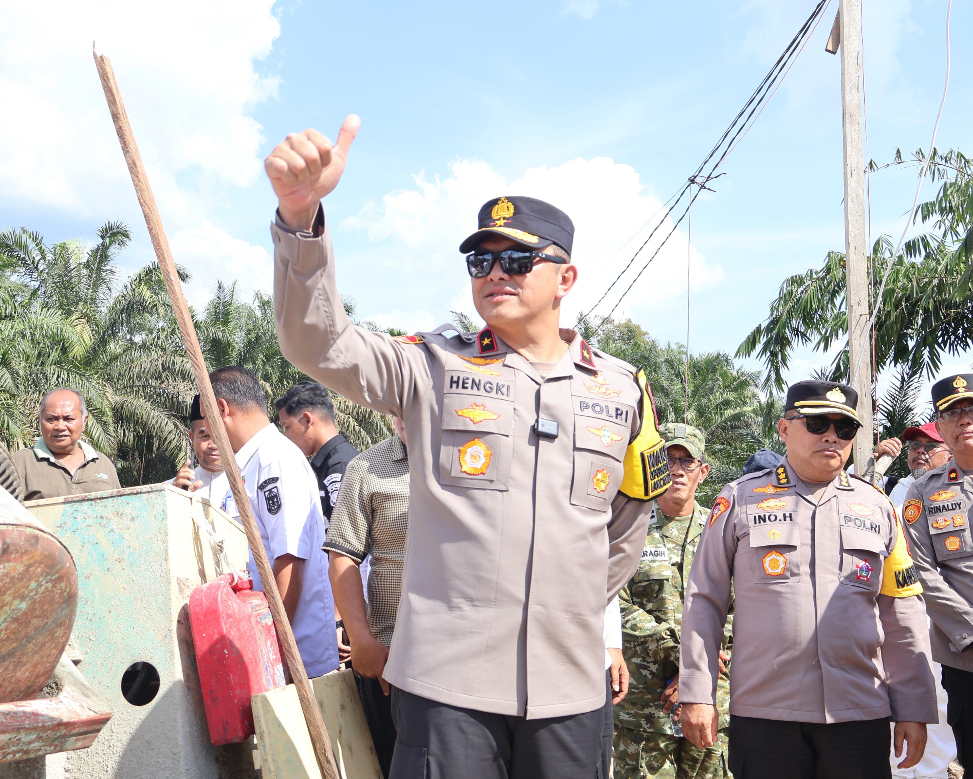 Wakapolda Riau Tinjau Pembangunan Jembatan Presisi Polri dan Rumah Layak Huni di Kabupaten Pelalawan