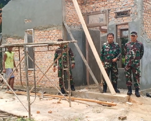 Dandim 0301/PBR Tinjau Pembangunan RTLH