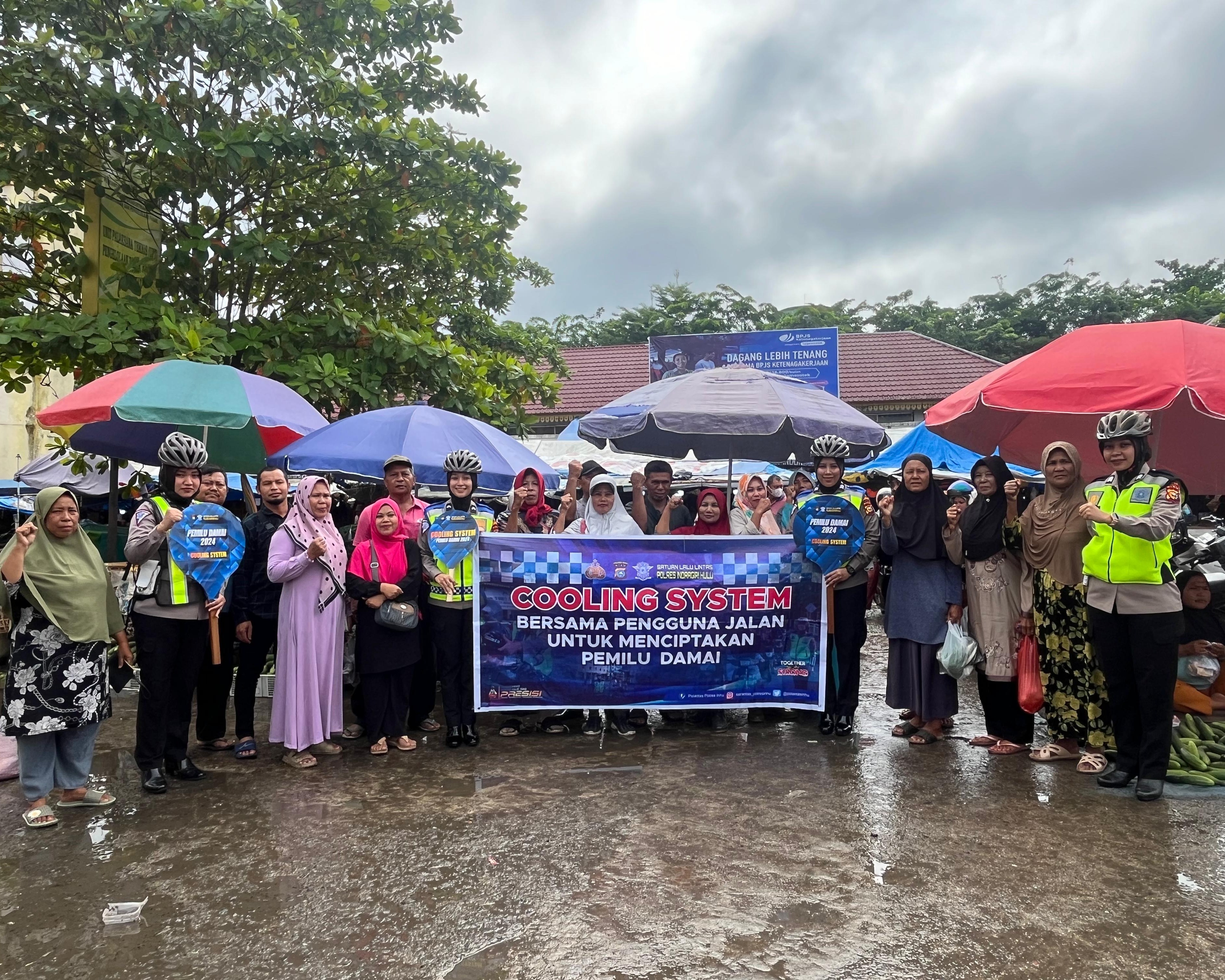 Sosialisasi Pemilu Damai, Kasat Lantas Polres Inhu Bawa Polwan Bersepeda Blusukan Ke Pasar Rengat