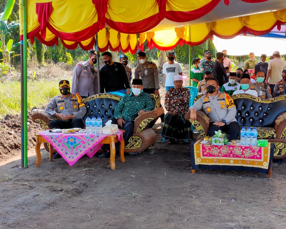 Kapolda Riau Letakkan Batu Pertama Pembangunan Ponpes Hamalatul Qur'an di Desa Bukit Payung Bangkinang