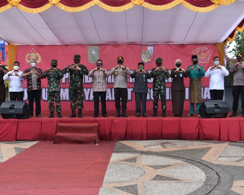 Kapolda Riau Bagikan 630.000 Masker Kepada Masyarakat