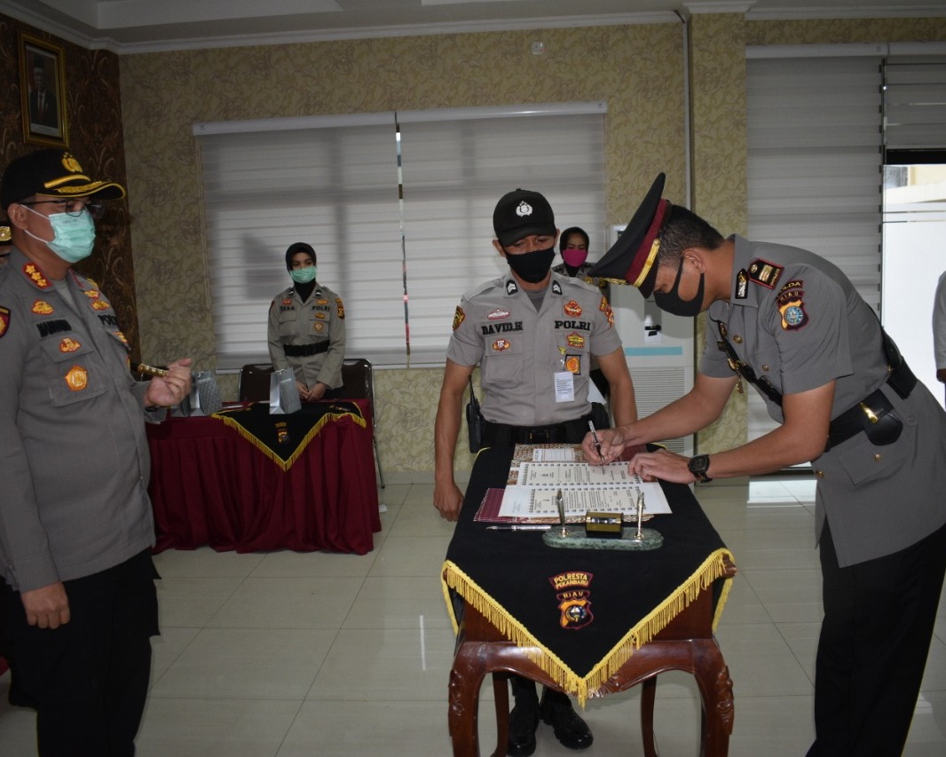 Kapolresta Pekanbaru Pimpin Sertijab Kabag Ops, Kasat Intel dan Kasat Narkoba