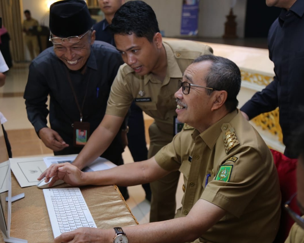 Gubernur Riau Resmi Mencanangkan Sensus Penduduk Online 2020