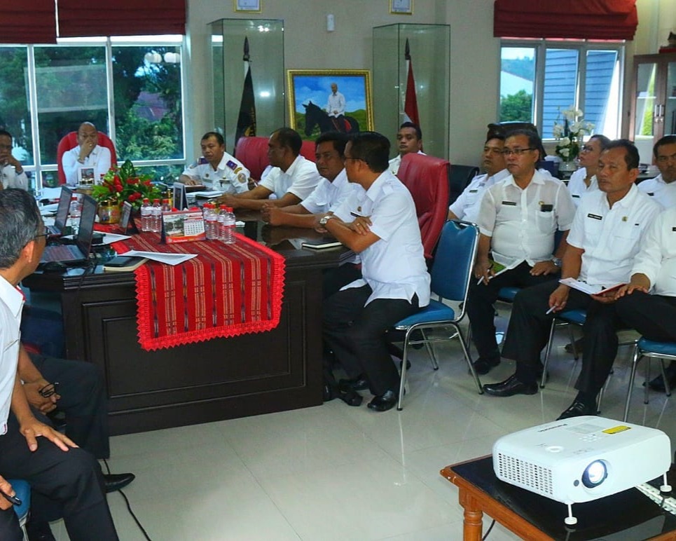 Bupati Taput Pimpin Rapat Pembahasan Rencana Pelaksanaan Pembangunan Jalan Lingkar Siborong - borong