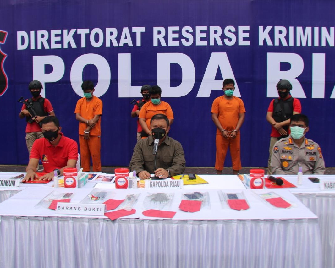 Polda Riau Ungkap Tiga Pelaku Pembakaran Kendaraan di Tambusai Utara Kabupaten Rohul