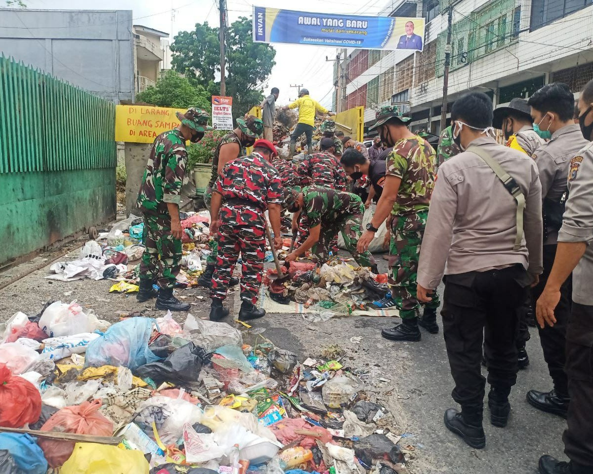 Ciptakan Kota Pekanbaru Bebas Sampah, Danrem 031/WB : Karena Pekanbaru Adalah Rumah Kami, Kami Juga Berkewajiban Untuk Membersihkan Rumah Kami