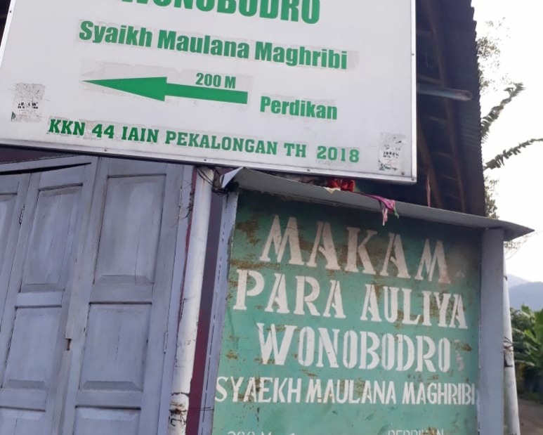 Wisata Religi Mengunjungi Makam Syeh Maulana Magribi 