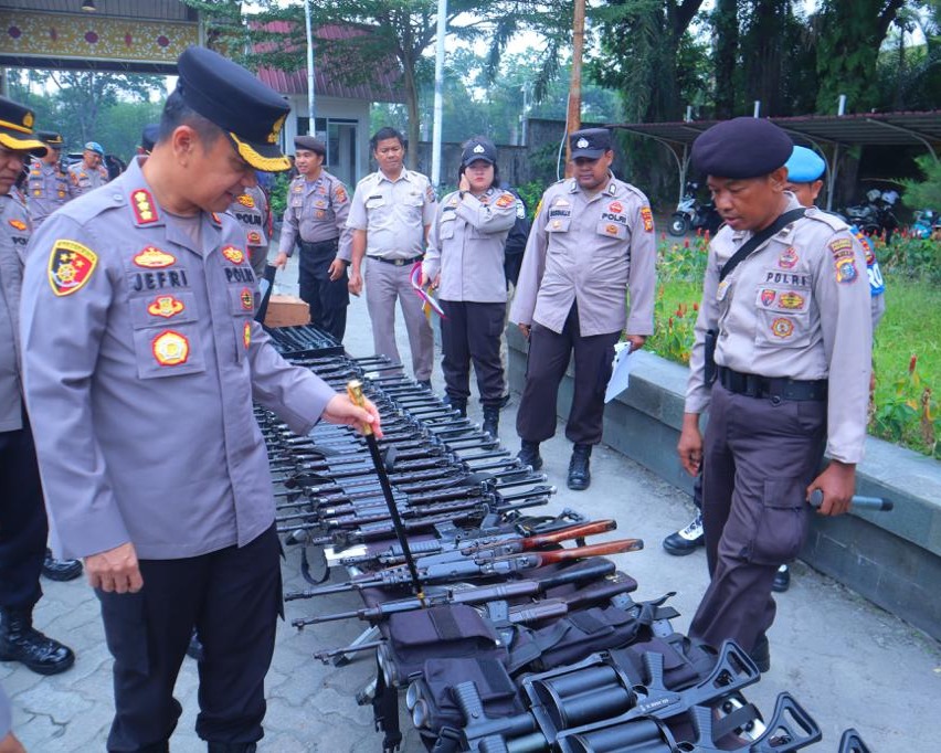 Jelang Pemilu 2024, Kapolresta Pekanbaru Gelar Apel Sarpras Operasi Mantap Brata 2023-2024
