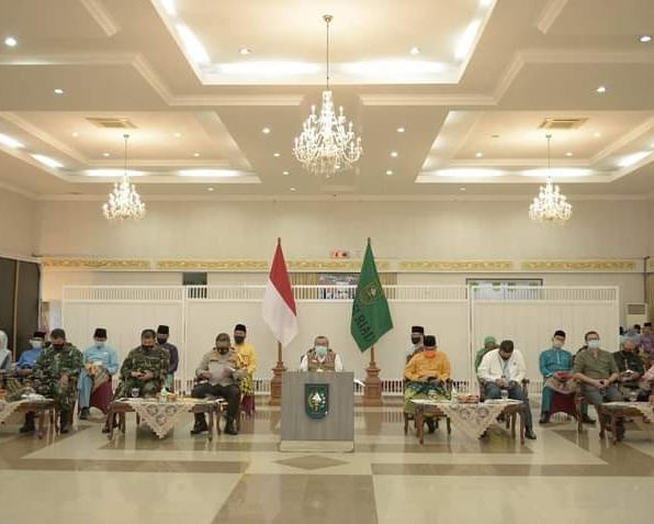 Gubri Gelar Pertemuan Secara Virtual Dengan Bupati Walikota Se-Provinsi Riau Untuk Upaya Percepatan Penanganan Covid-19