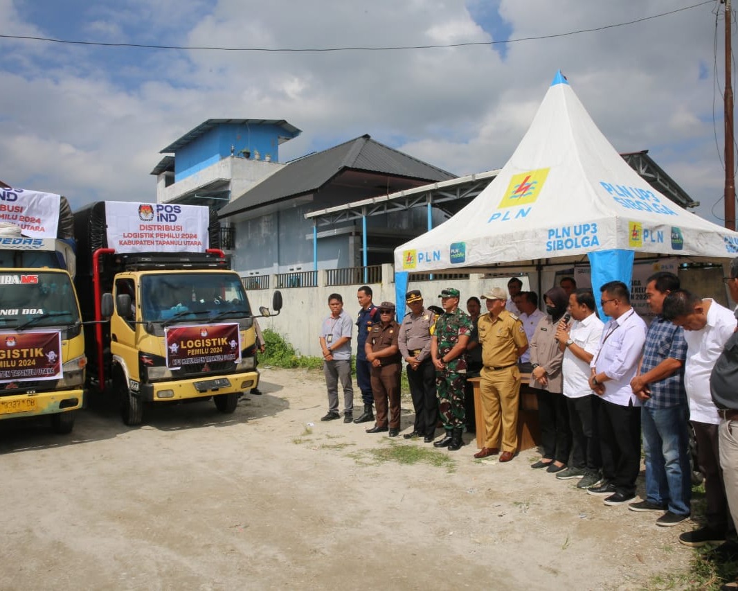 Bupati Nikson Nababan Melepas Pendistribusian Logistik Pemilu Tahun 2024 Kabupaten Tapanuli Utara