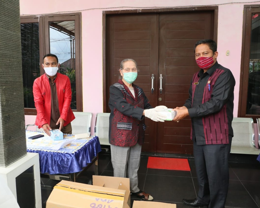 Keluarga Besar Oppu Halasan Nababan Dukung Upaya Pemkab Taput Tanganani Pencegahan Penyebaran Covid-19