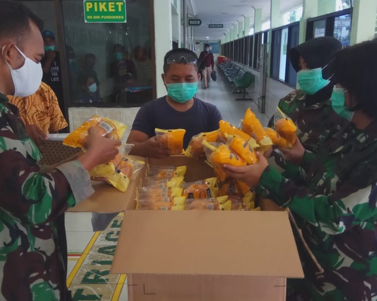 Peduli dan Ikhlas Tanpa Batas, Ibu Hetty Andika Perkasa Bantu Tenaga Kesehatan