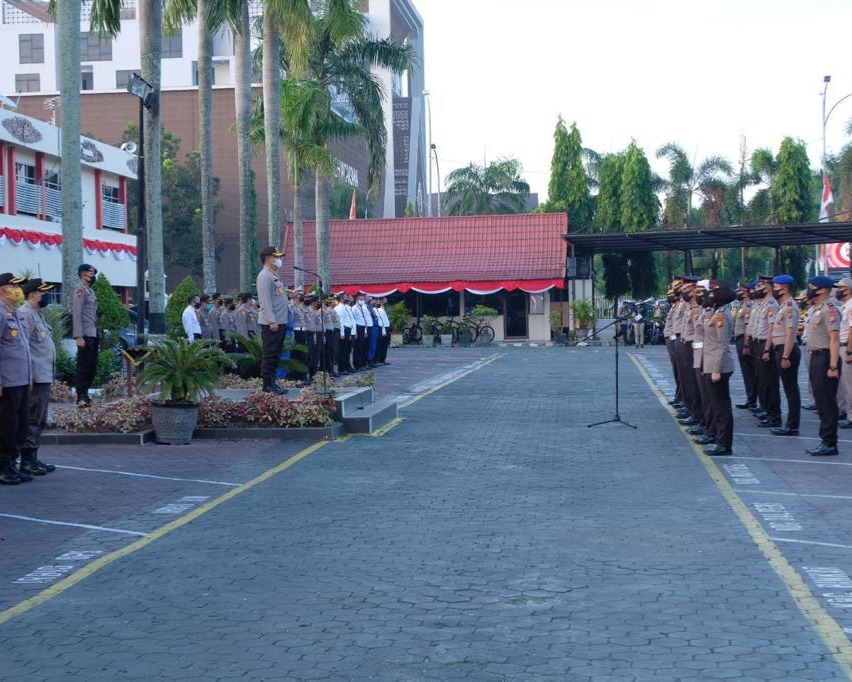 693 Personel Jajaran Polda Riau Mendapatkan Kenaikan Pangkat, Kapolda Ingatkan Selalu Berbuat Baik dan Bekerja Sungguh - Sungguh