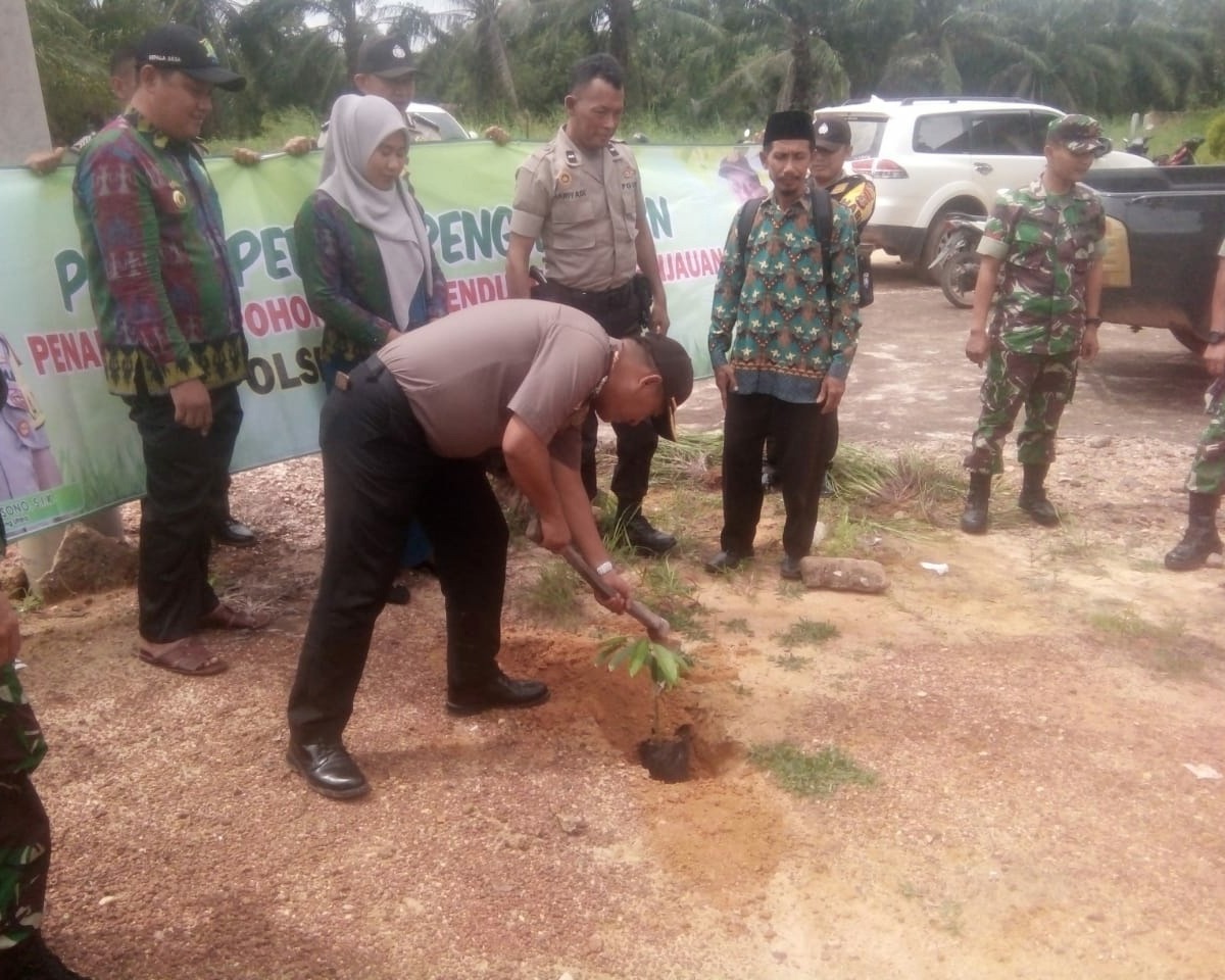 Peduli Penghijauan Polsek Sungkai Selatan Tanam Pohon