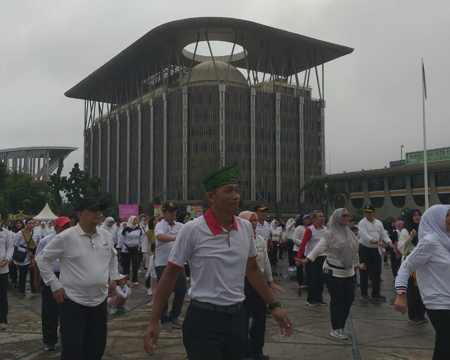 Dandim 0301/Pekanbaru Beserta Anggota Persit Cab L Kodim Hadiri Gerak Jalan Sehat Keluarga, Dalam Rangka Peringati Hari Ibu Tahun 2019