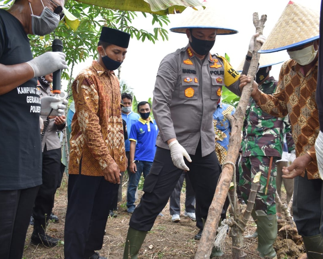 Antisipasi Ketahanan Pangan, Kapolresta Bersama Walikota Pekanbaru dan Dandim 0301/PBR Resmikan Kampung Tangguh Nusantara di Kelurahan Argro Wisata
