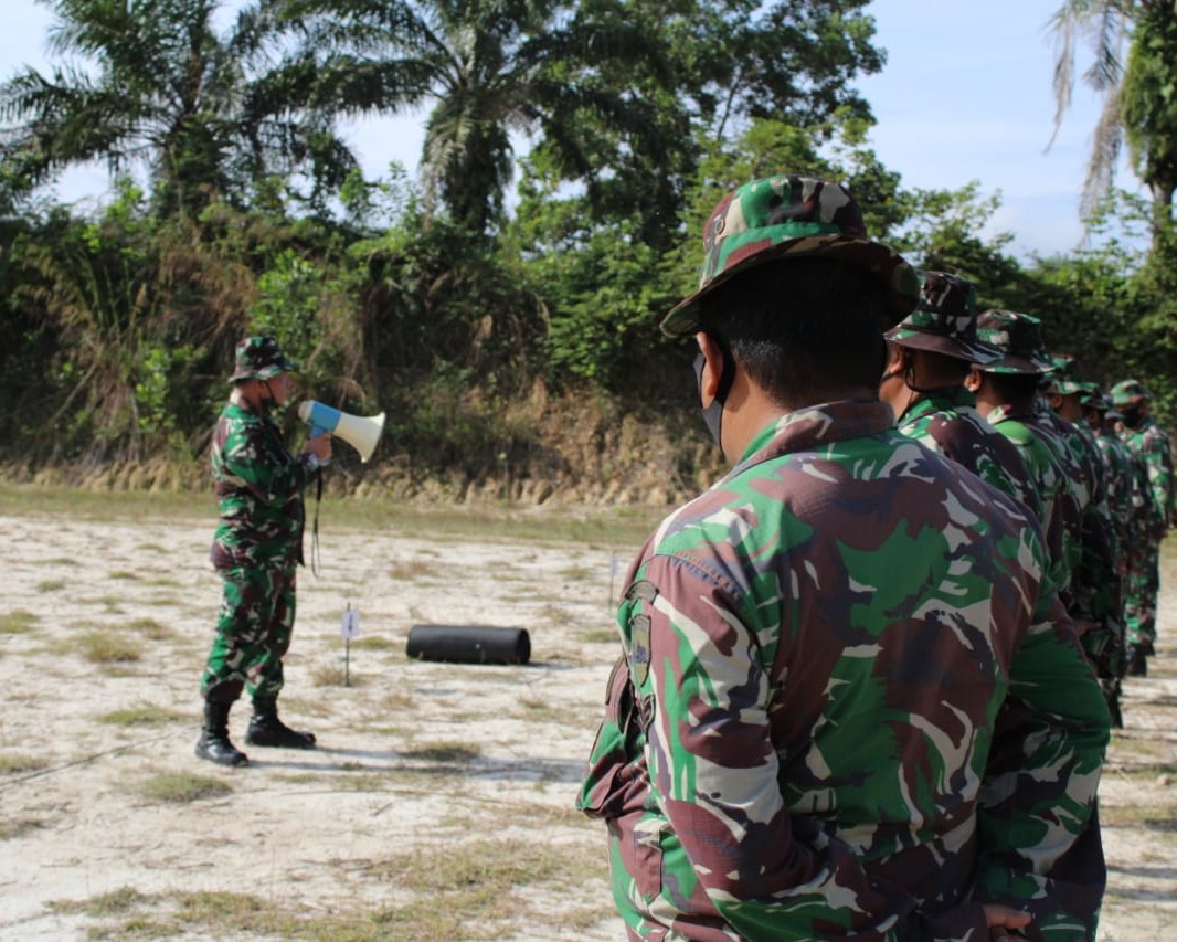 Personil Kodim 0301/PBR Gelar Latihan Menembak Senjata Ringan Triwulan VI Tahun 2020 di Lapangan Tembak Yon Arhanud 13/PBY