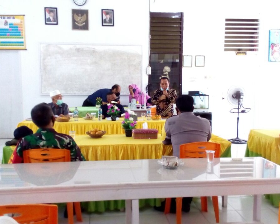 Babinsa Kodim 0301/PBR Hadiri Rapat Belajar Tatap Muka di SMPN 09