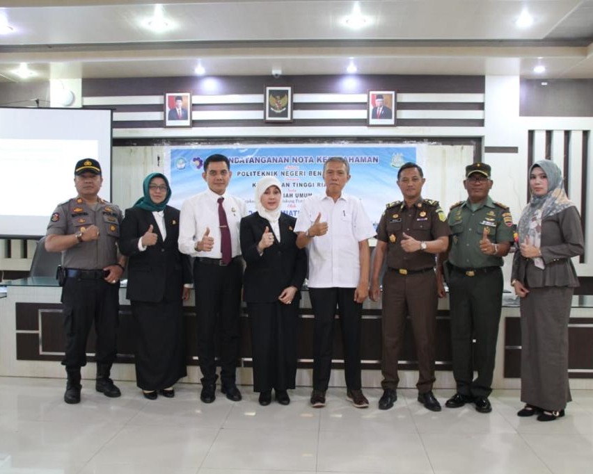 Usai Penandatanganan MoU, Kajati Riau Dr. Mia Amiati, SH, MH Melaksanakan Kegiatan Kuliah Umum di Politeknik Negeri Bengkalis