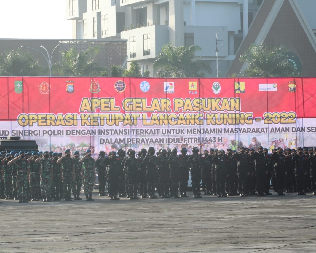 Personil Kodim 0301/PBR Ikuti Apel Gelar Pasukan Operasi Ketupat Lancang Kuning Tahun 2022 Di Halaman Kantor Gubernur Riau