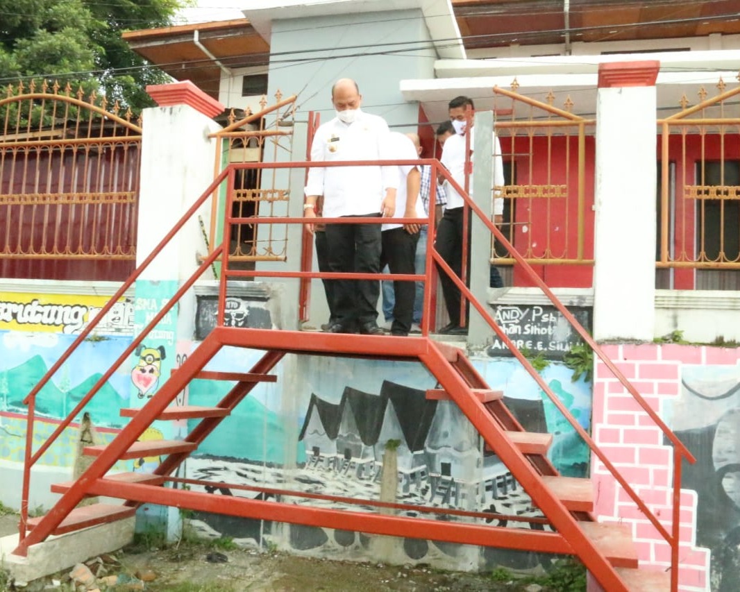 Bupati Taput Resmikan Food Court Tanggul Aek Sigeon Tarutung Beserta 8 Unit Toilet