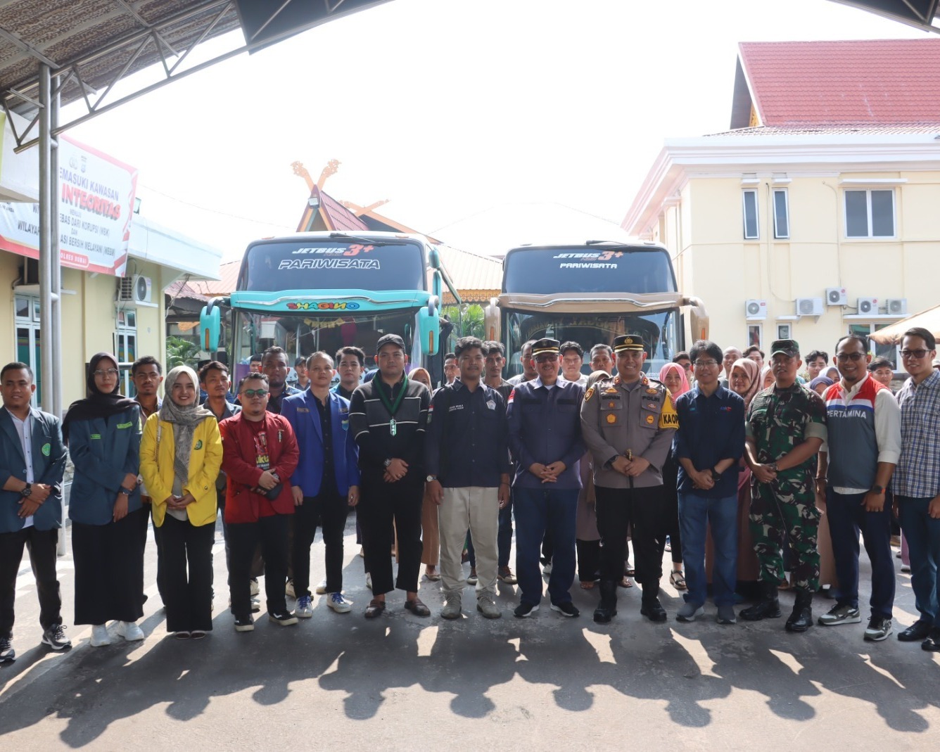 Kapolres Dumai Melepas Perjalanan Mudik Gratis Hari Raya Idul Fitri 1445 H/2024 M