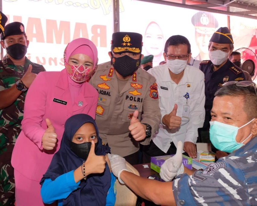 Kunker Ke Dumai, Kapolda Riau Irjen Pol M Iqbal Hadiahkan Sepeda Motor Kepada Peserta Vaksin Lansia
